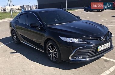 Седан Toyota Camry 2023 в Киеве