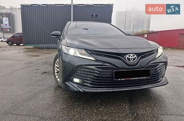 Седан Toyota Camry 2018 в Киеве