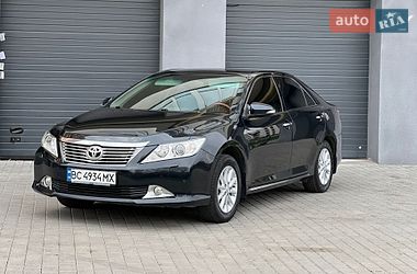 Седан Toyota Camry 2013 в Виннице