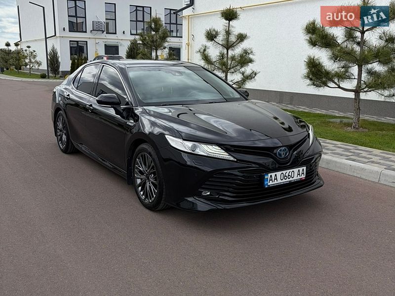 Toyota Camry 2019