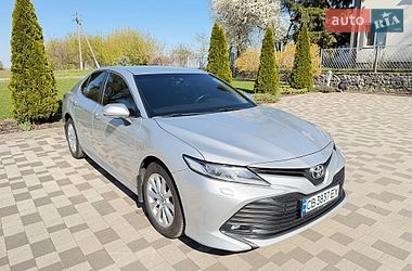 Седан Toyota Camry 2019 в Києві