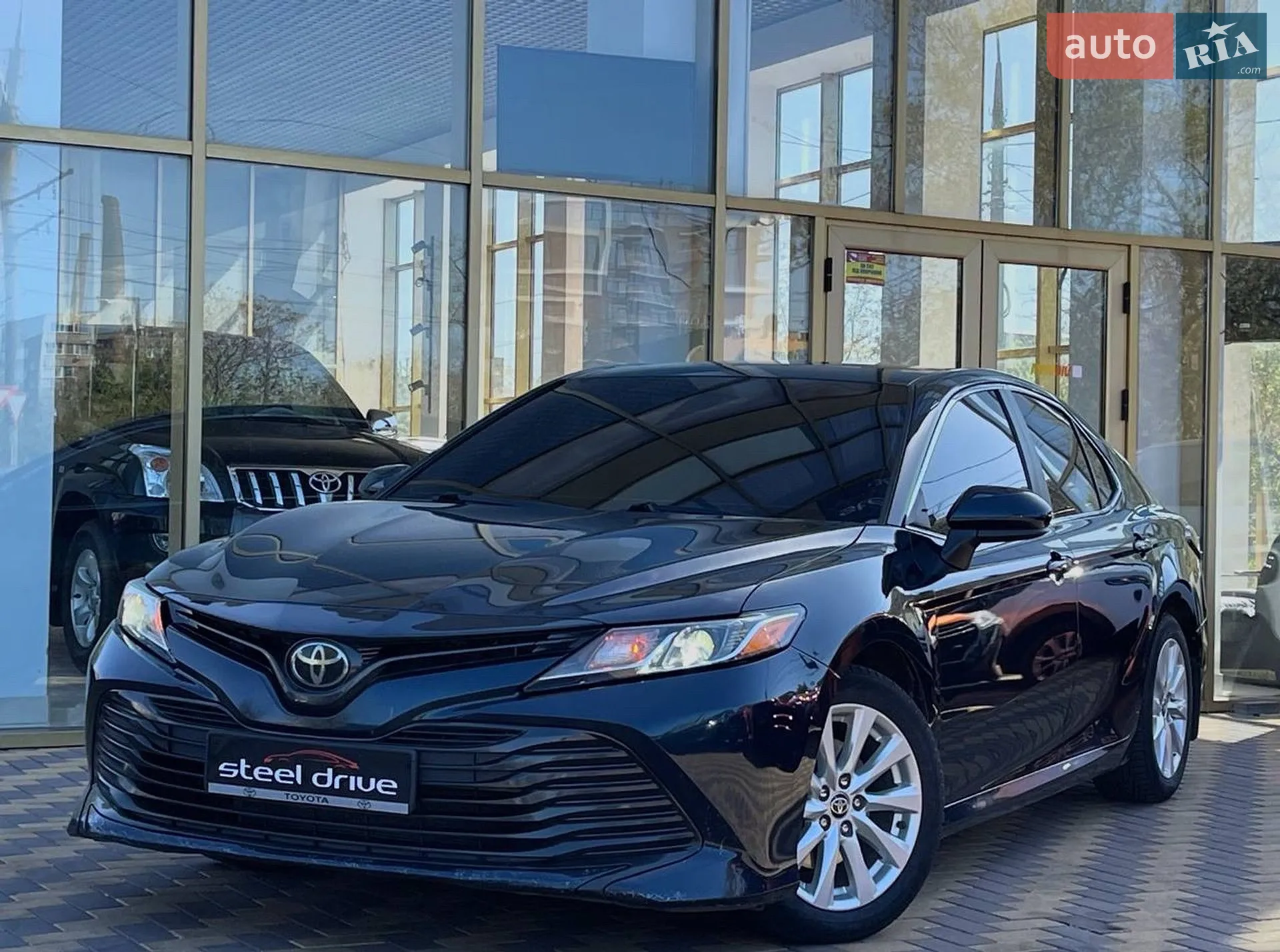 2020 Toyota Camry - фото 1