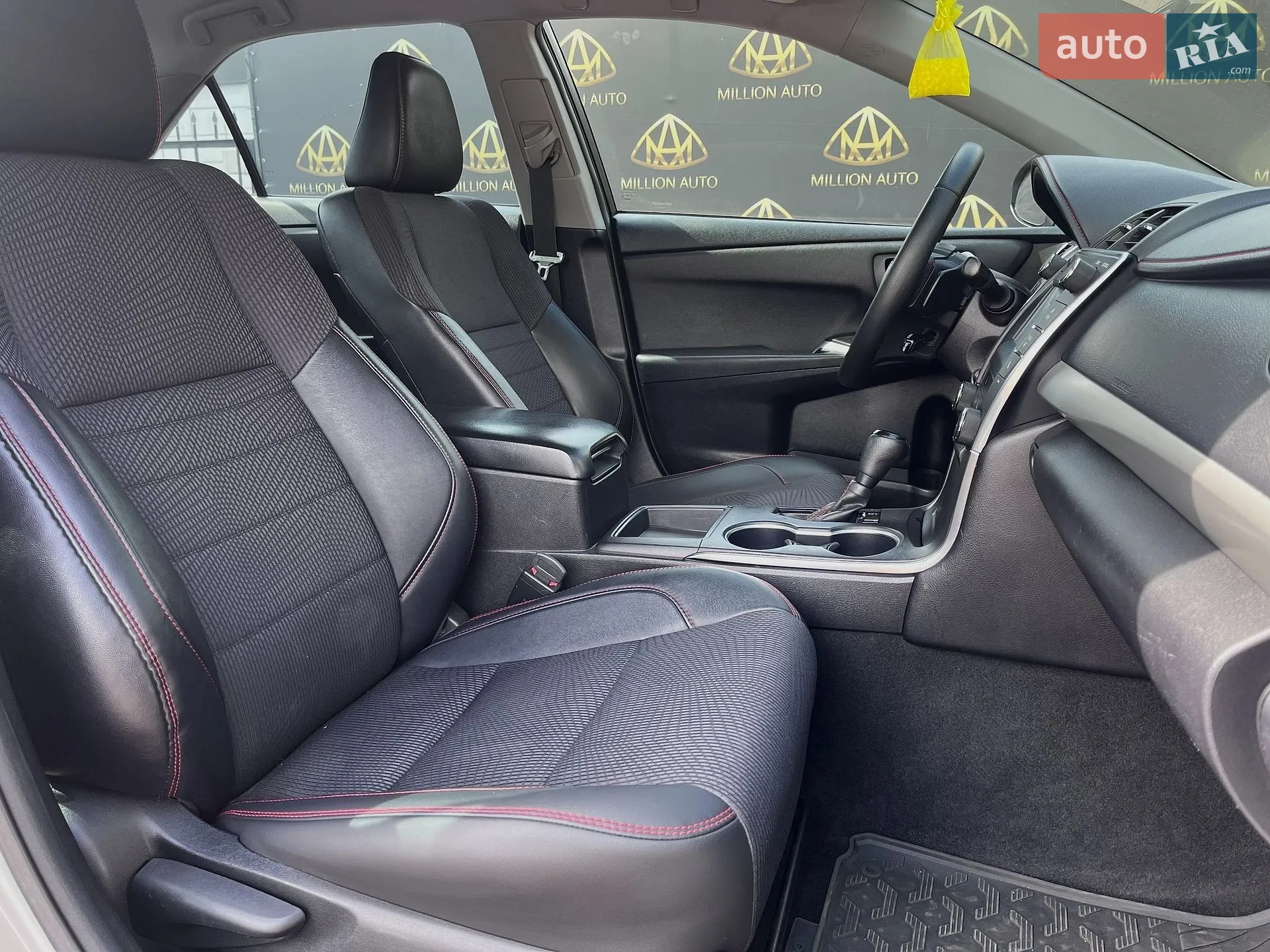 2016 Toyota Camry - мініатюра 12