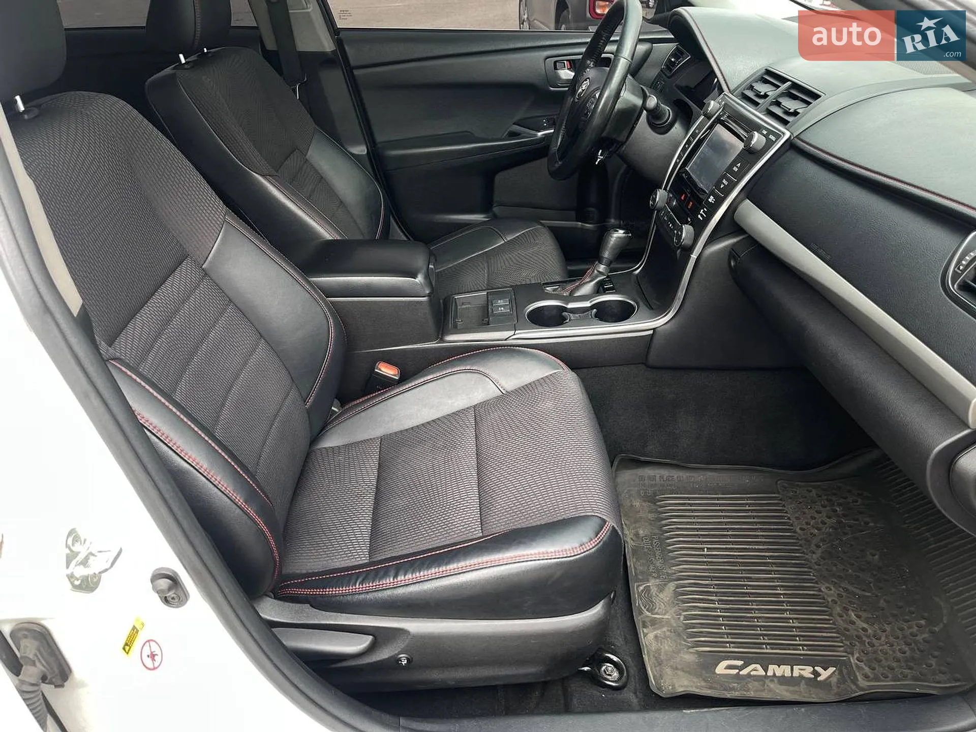 2016 Toyota Camry - мініатюра 16