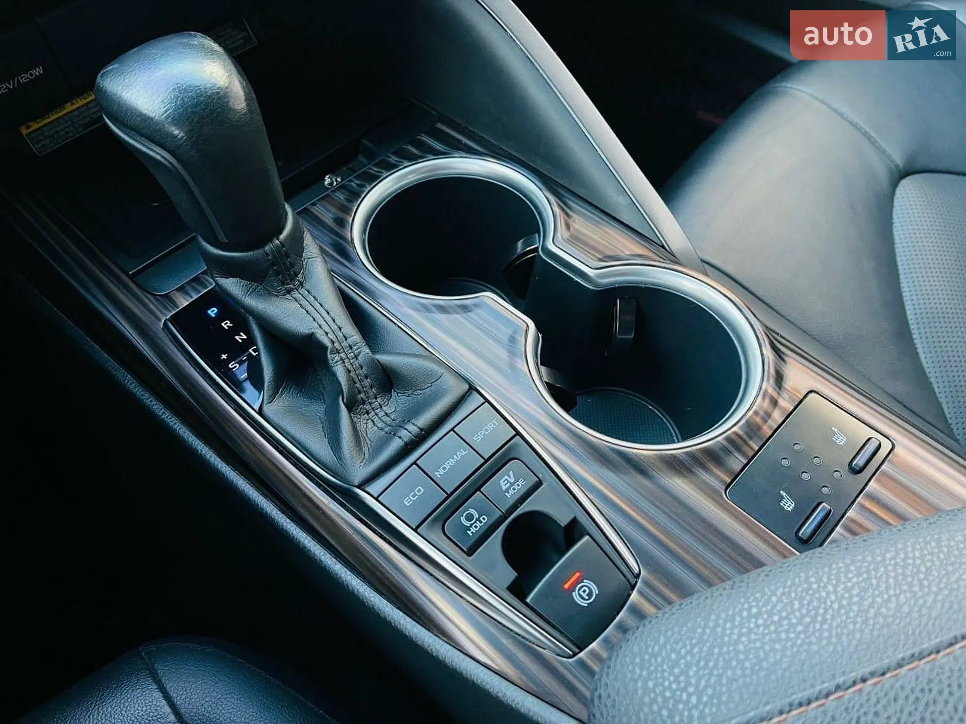 2020 Toyota Camry - мініатюра 4