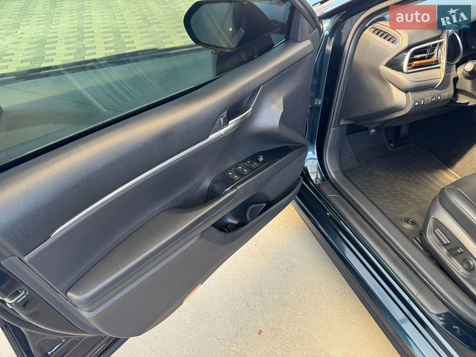 2018 Toyota Camry - мініатюра 16