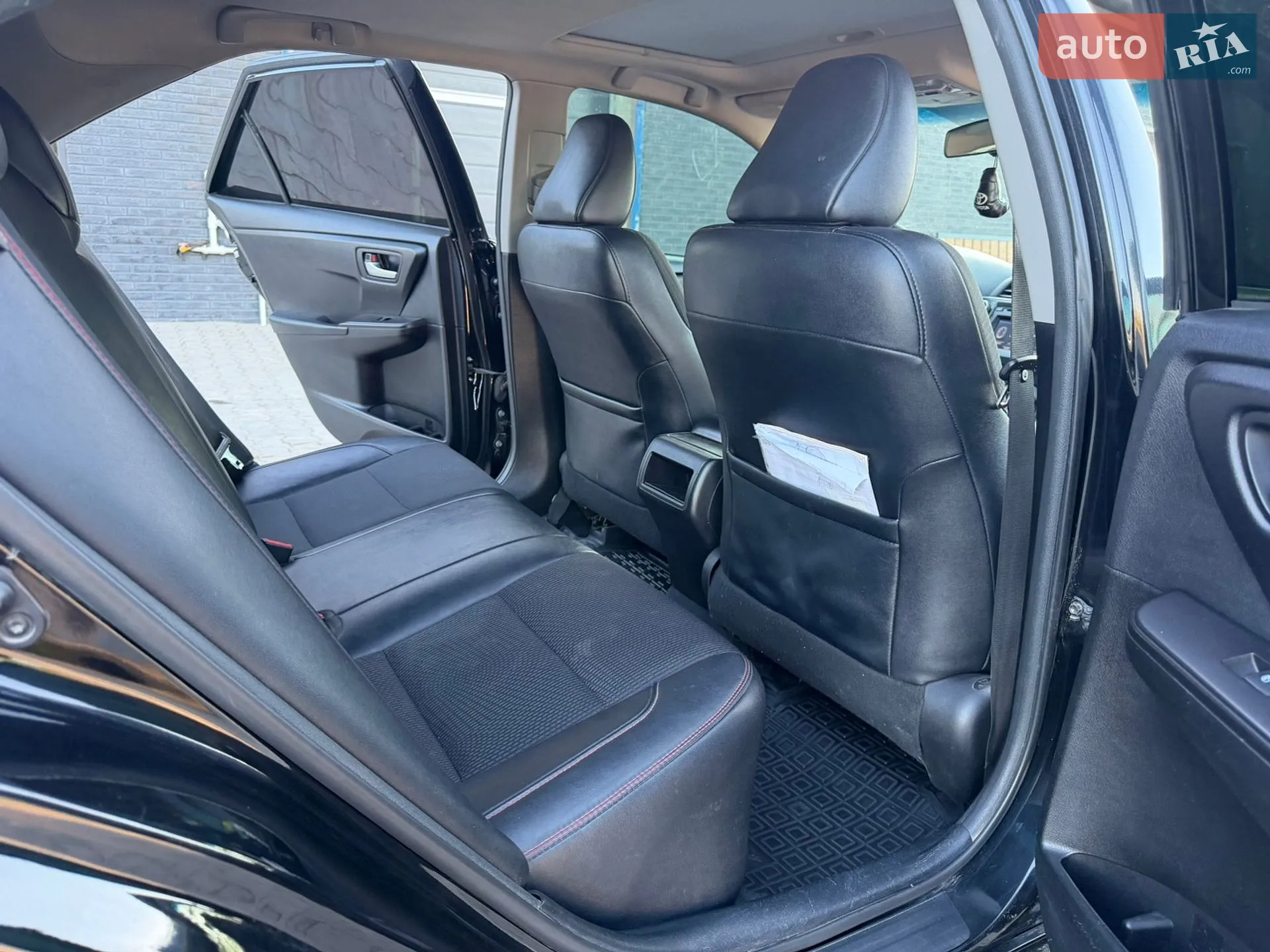 2017 Toyota Camry - мініатюра 16