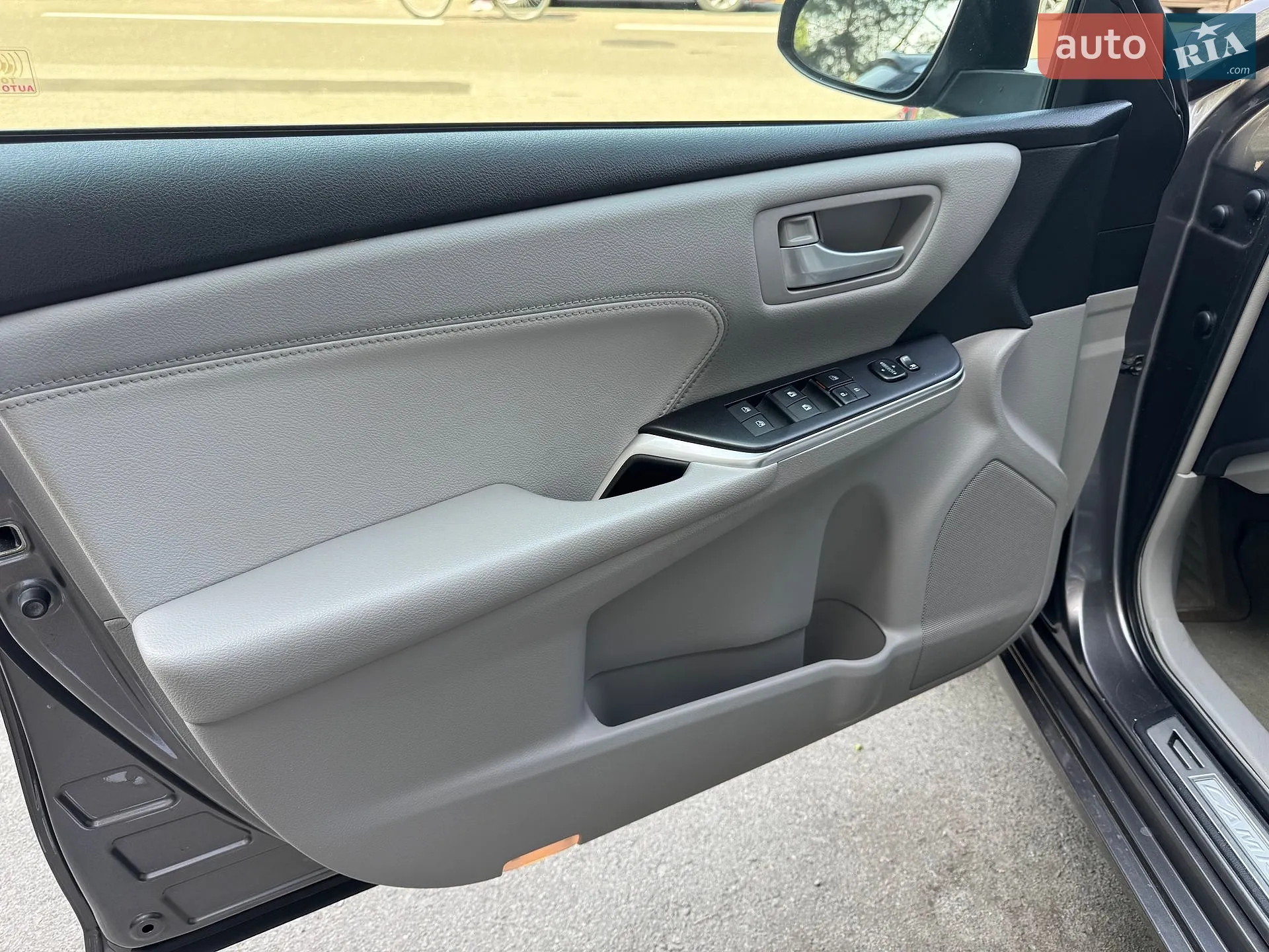 2016 Toyota Camry - мініатюра 13