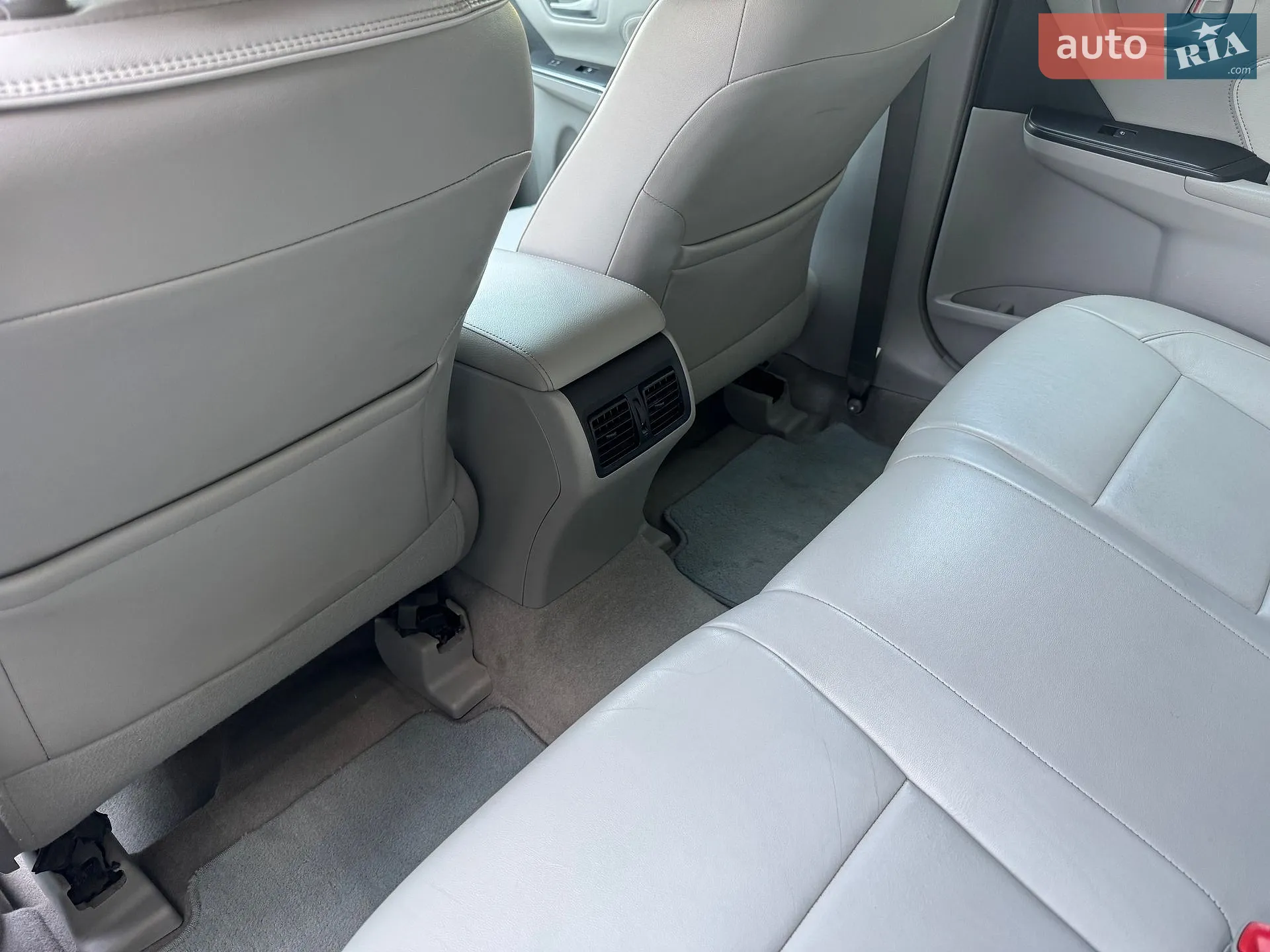 2016 Toyota Camry - мініатюра 18