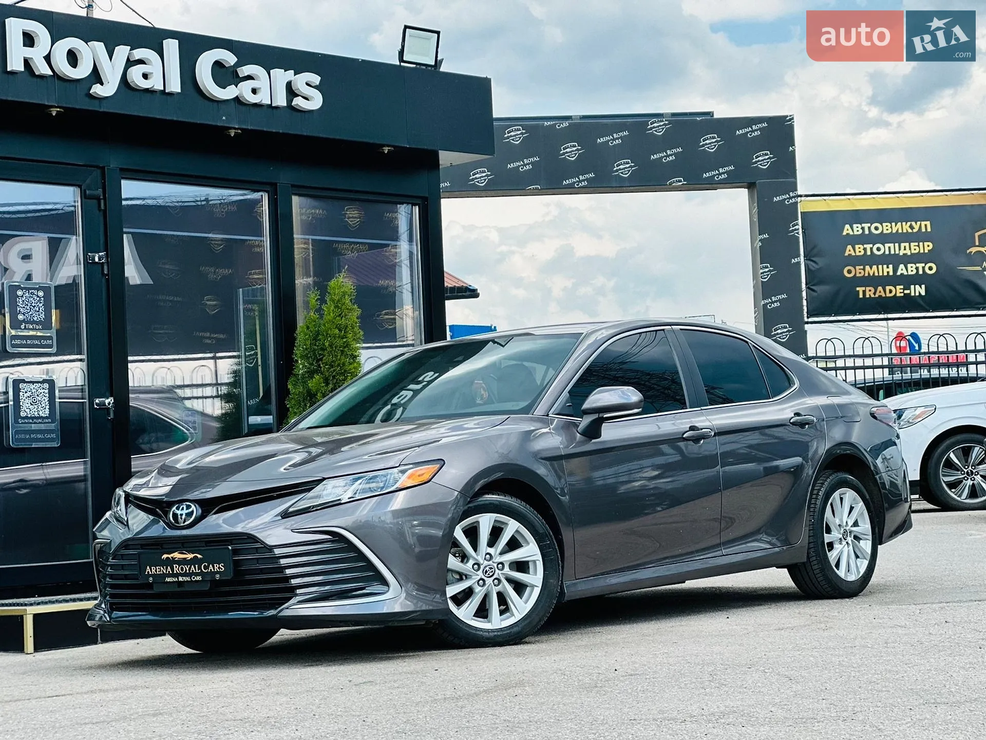 2020 Toyota Camry - фото 1