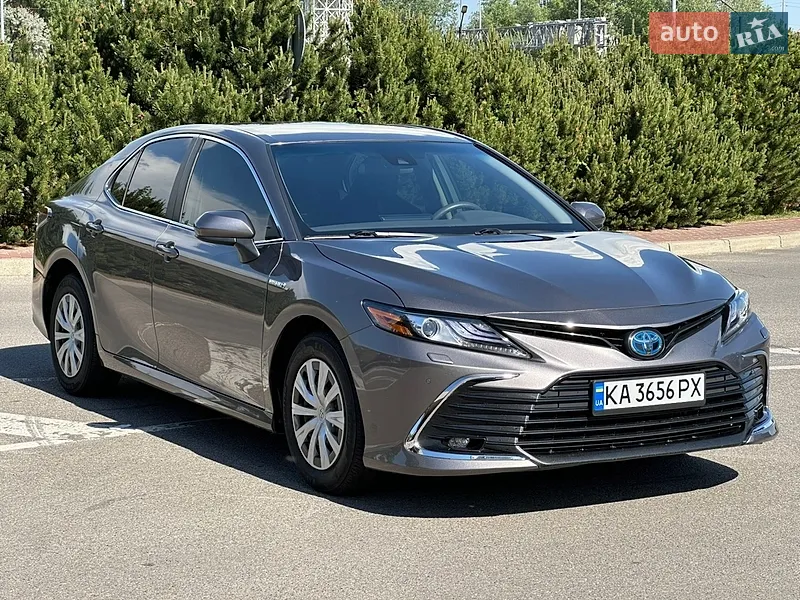 Toyota Camry 2021