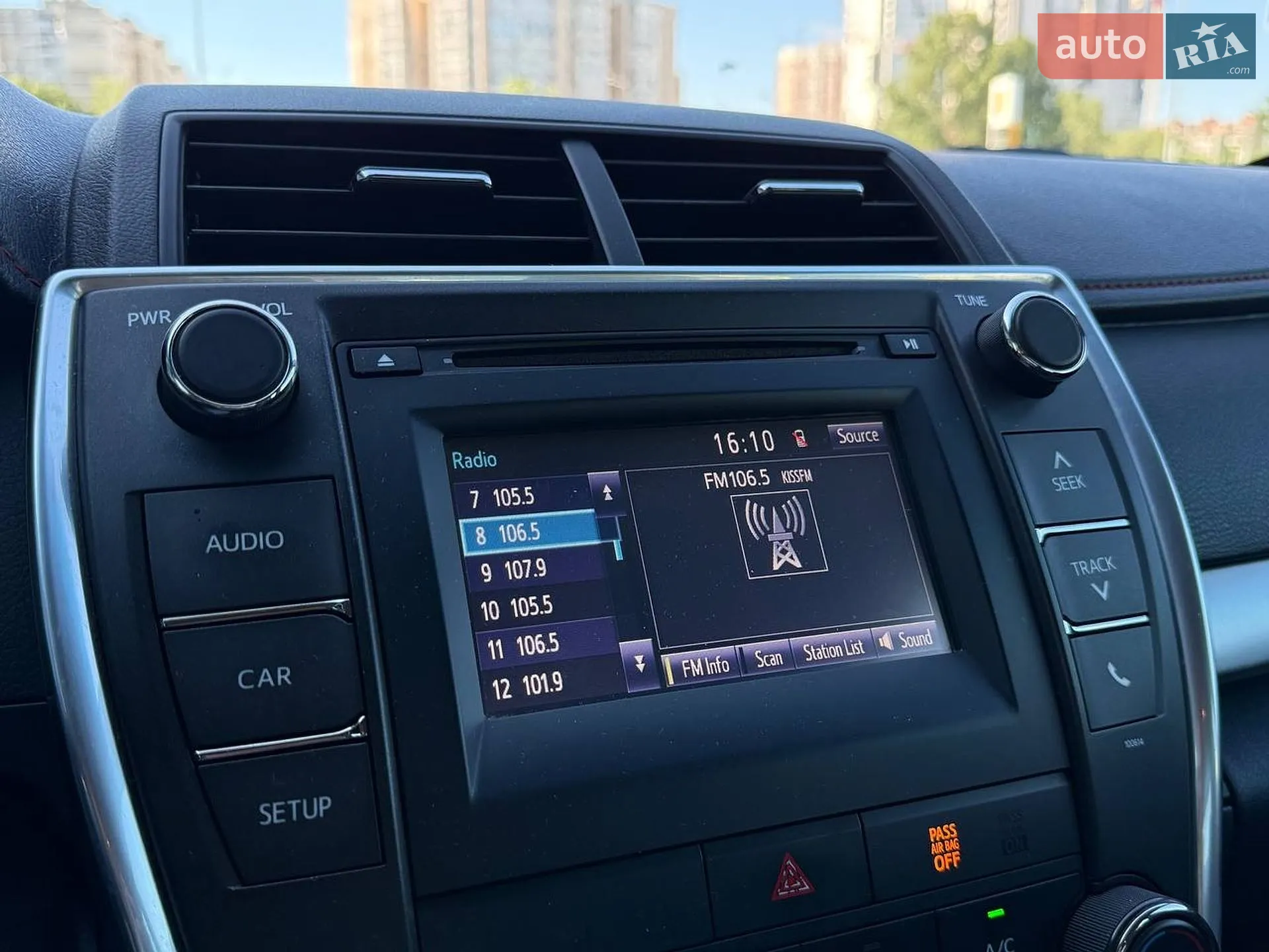 2016 Toyota Camry - мініатюра 22