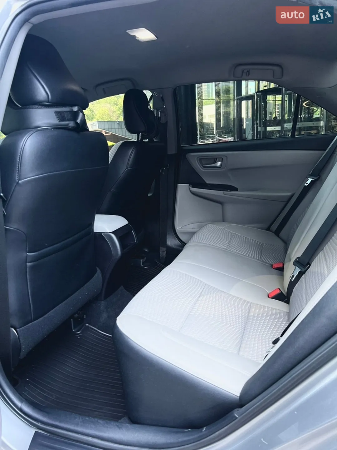2015 Toyota Camry - мініатюра 18