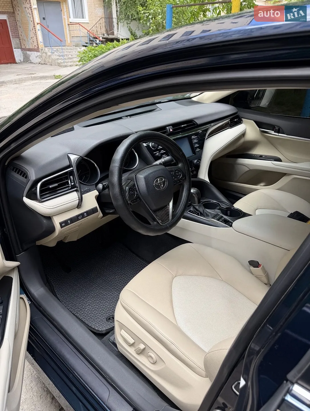 2020 Toyota Camry - мініатюра 2