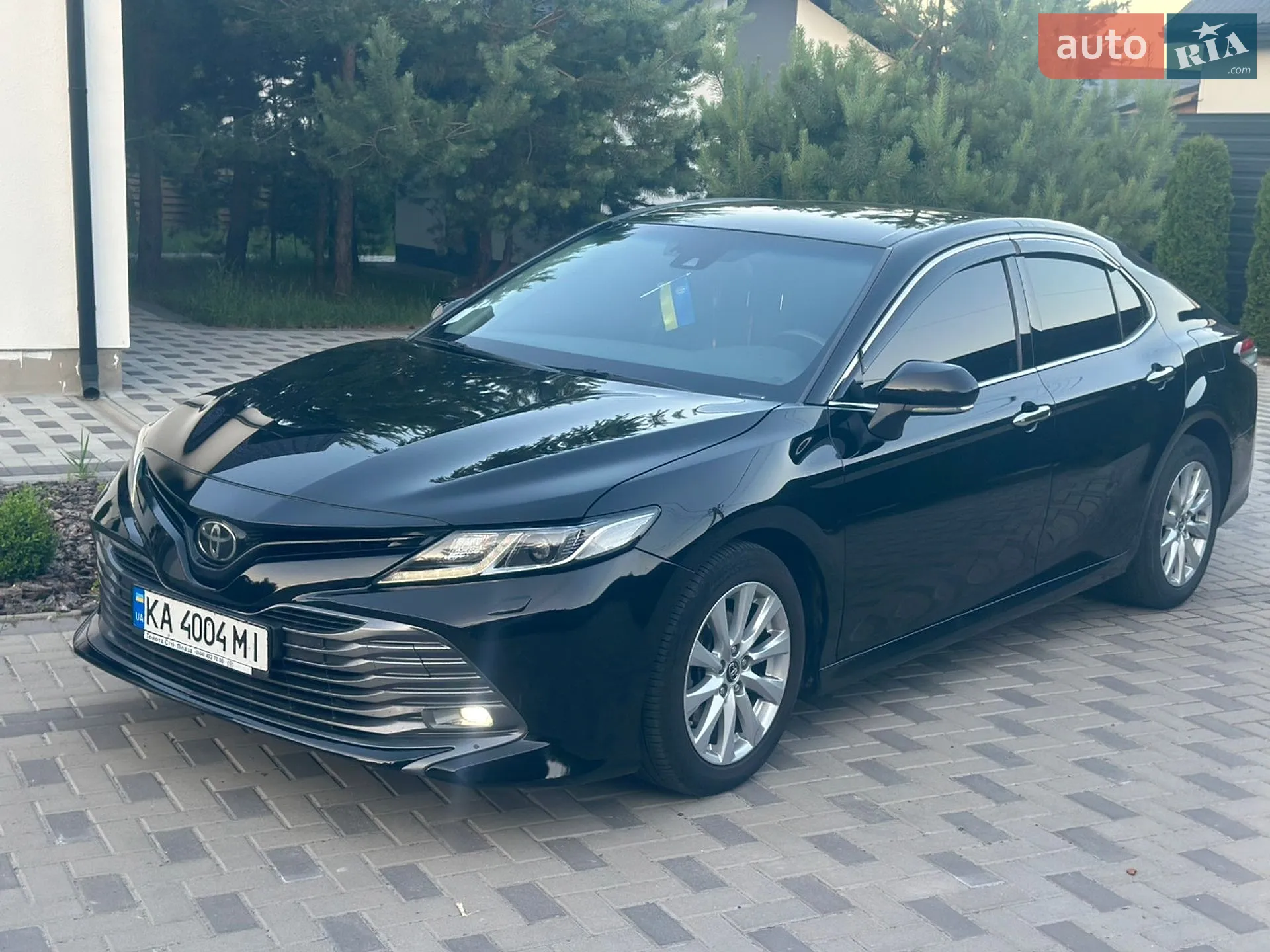 2019 Toyota Camry - мініатюра 2