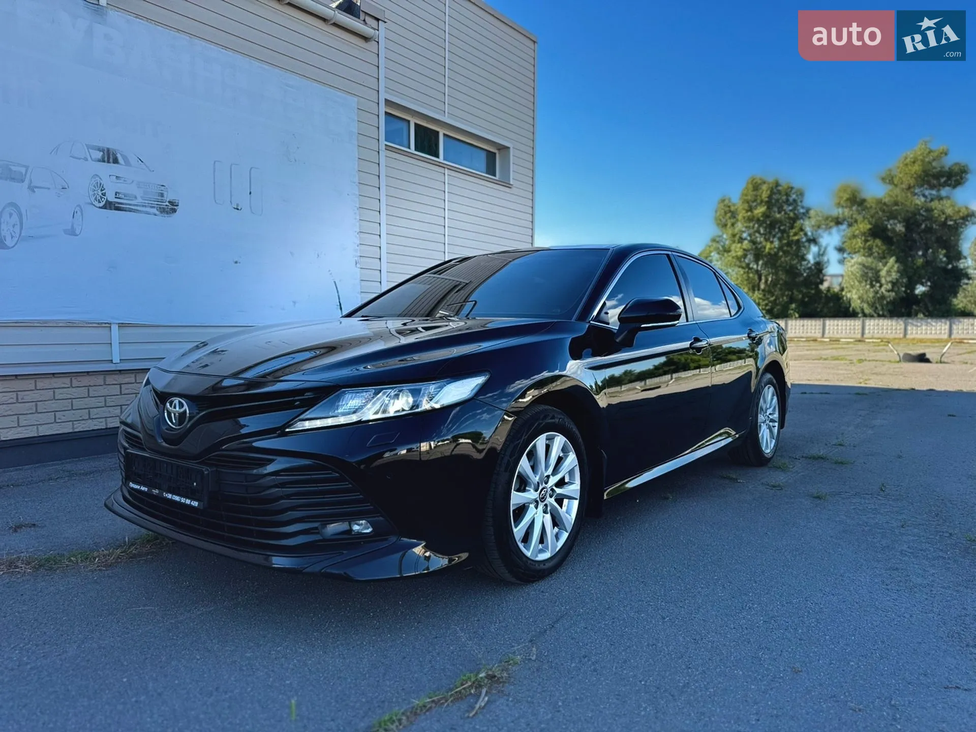 2019 Toyota Camry - фото 1