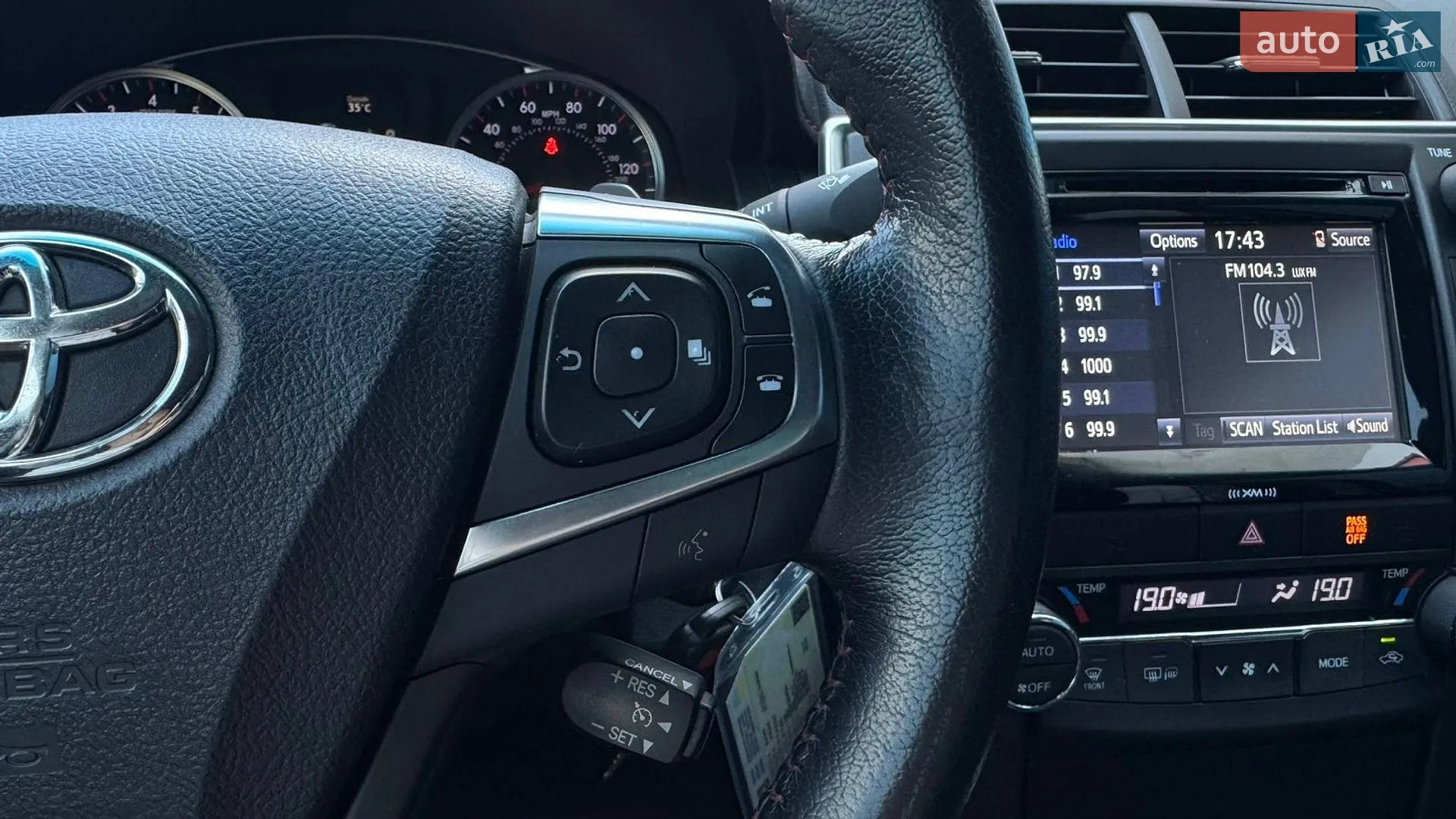 2016 Toyota Camry - мініатюра 16