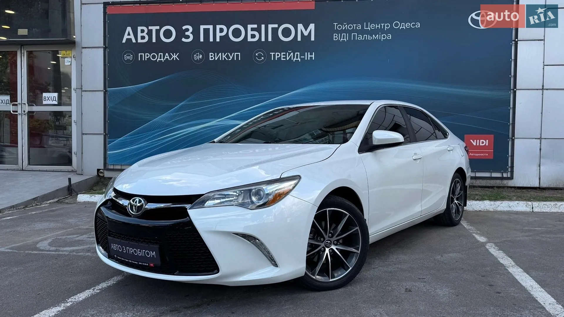 2016 Toyota Camry - фото 1