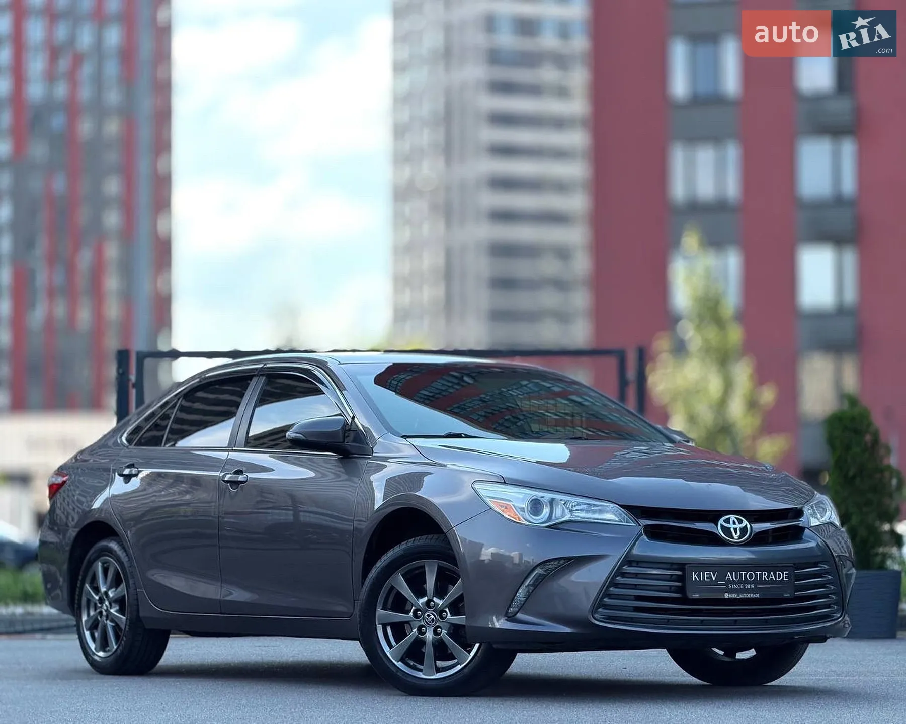 2015 Toyota Camry - фото 1