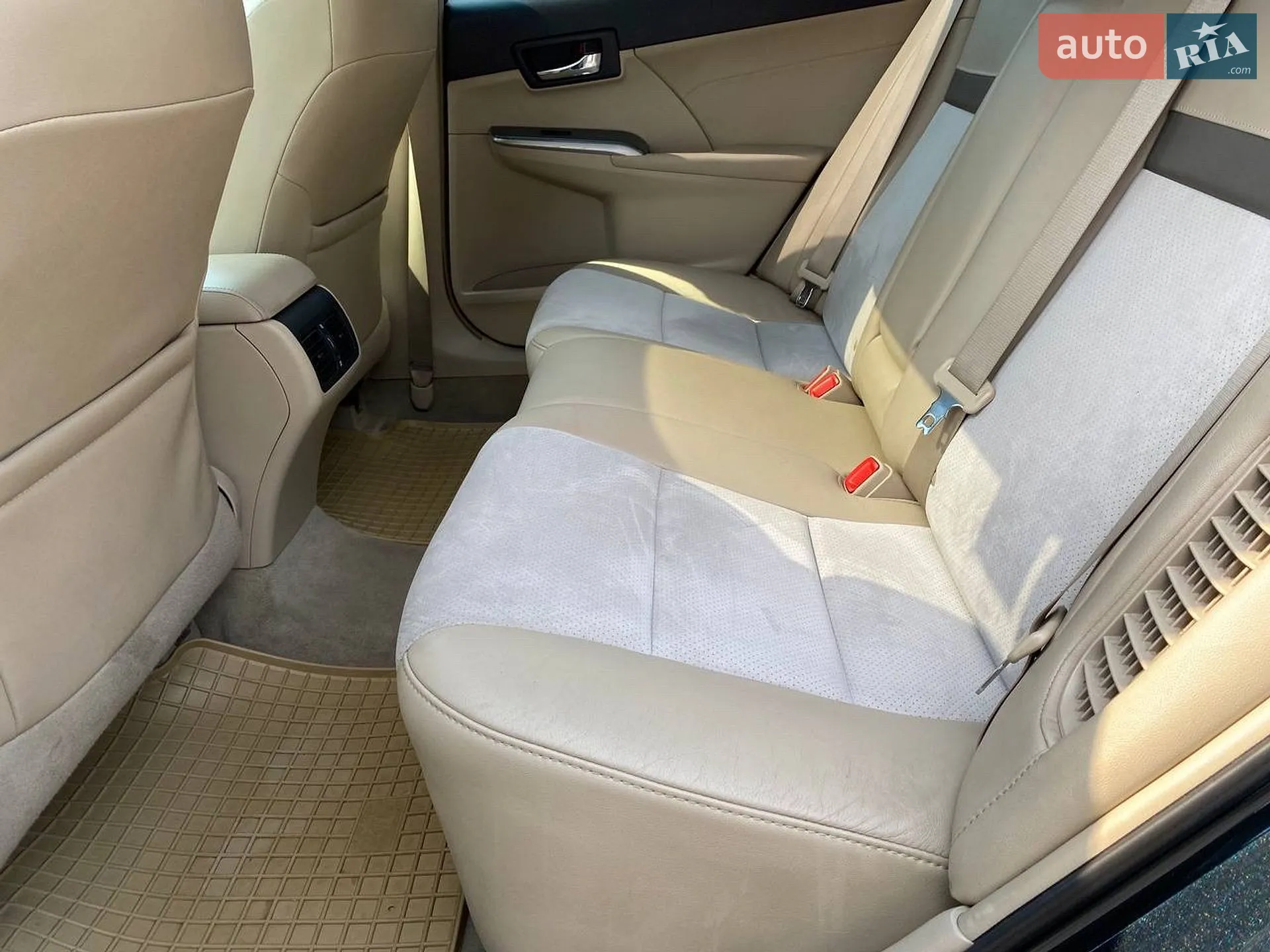 2013 Toyota Camry - мініатюра 17