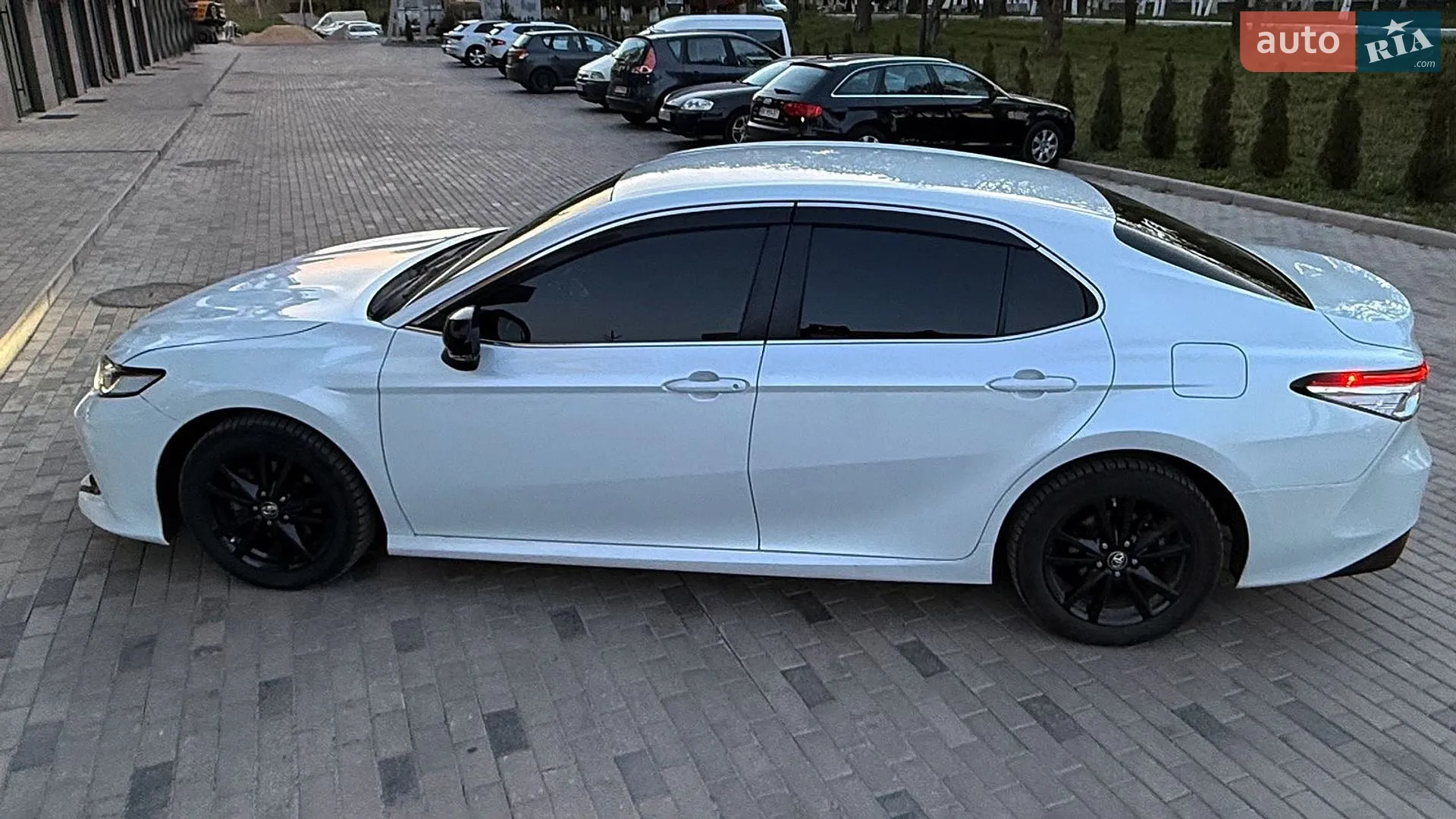 2018 Toyota Camry - мініатюра 18