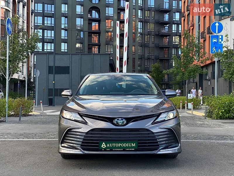 Toyota Camry 2021