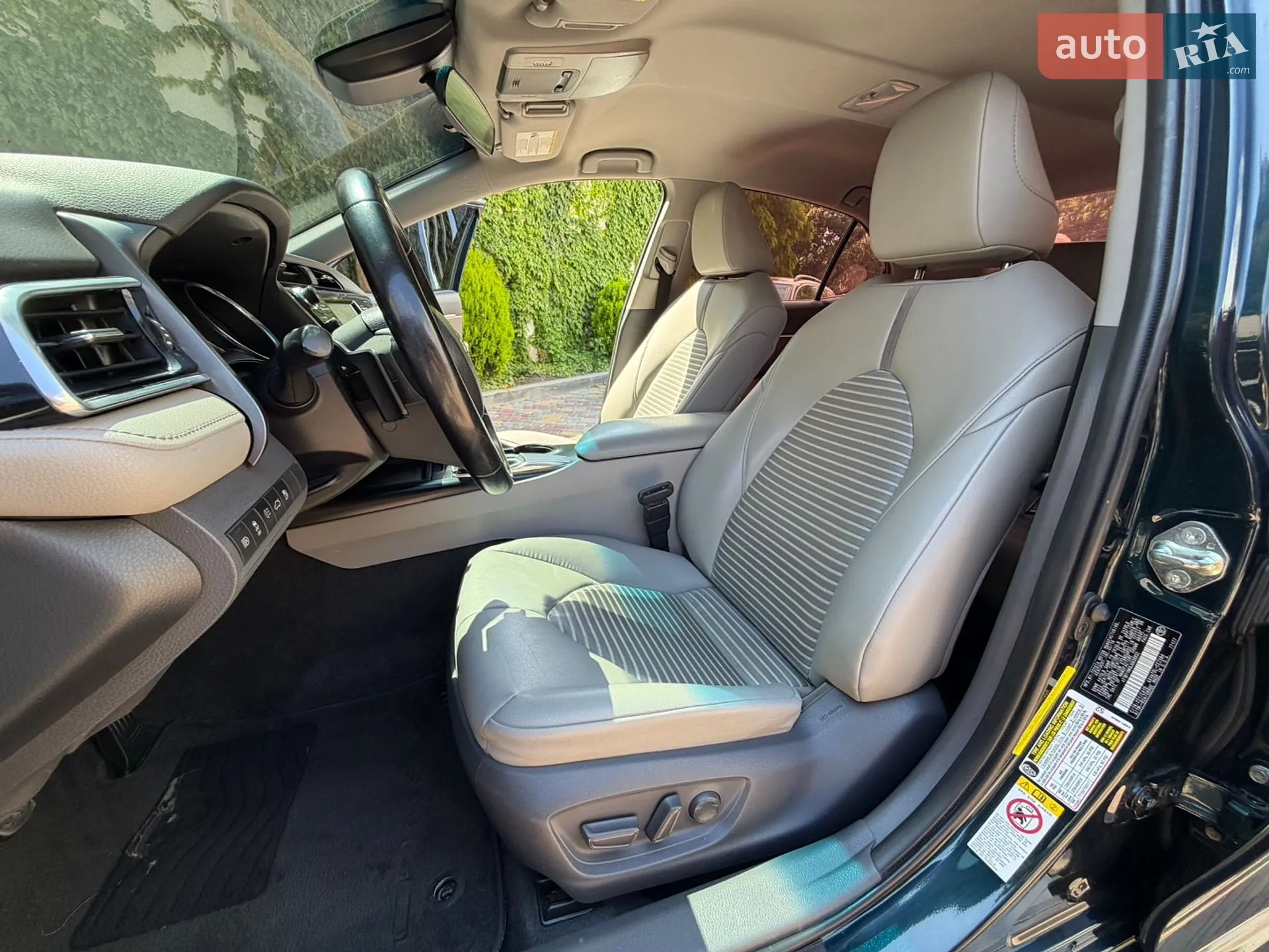 2018 Toyota Camry - мініатюра 17