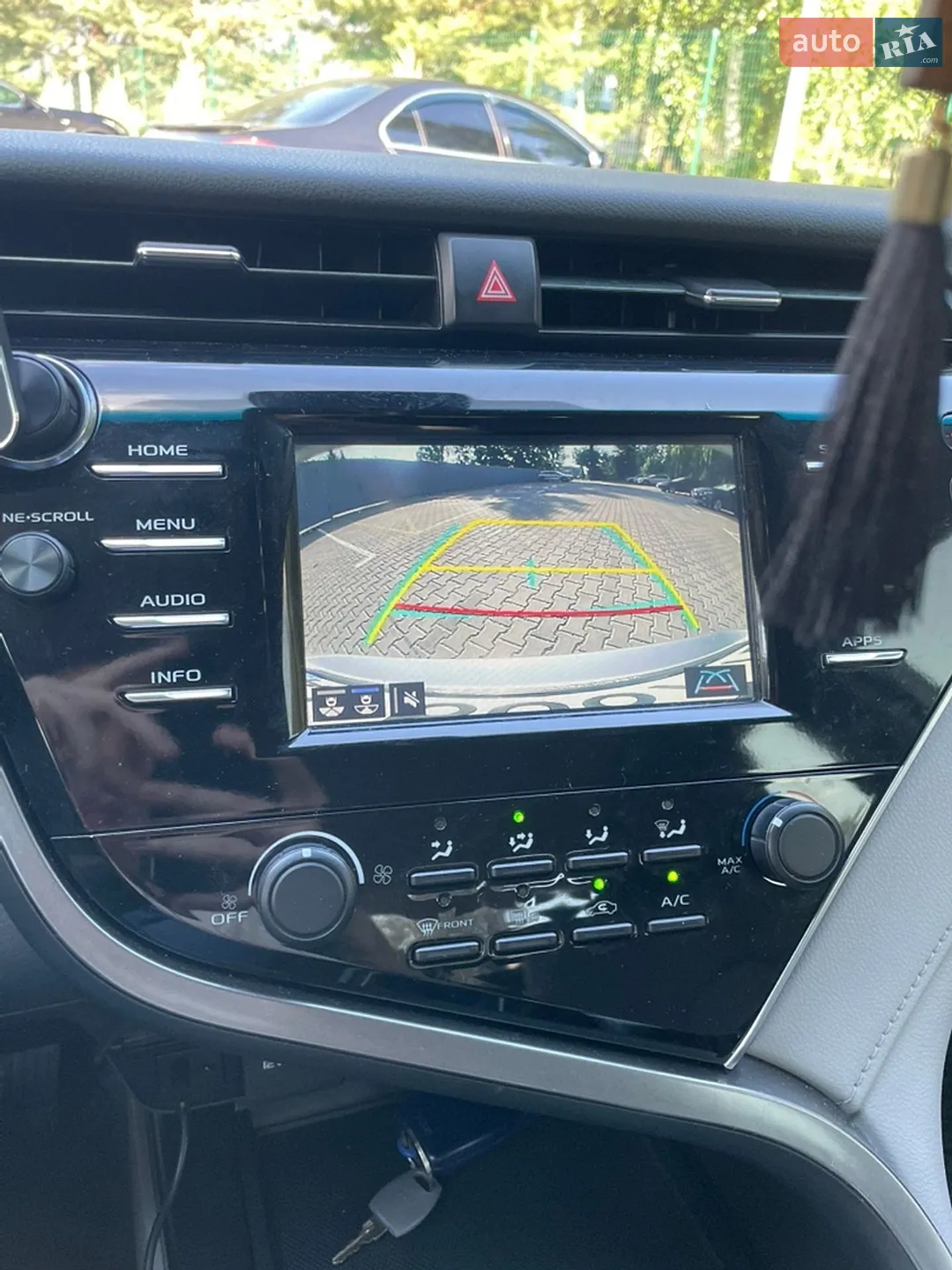 2018 Toyota Camry - мініатюра 18