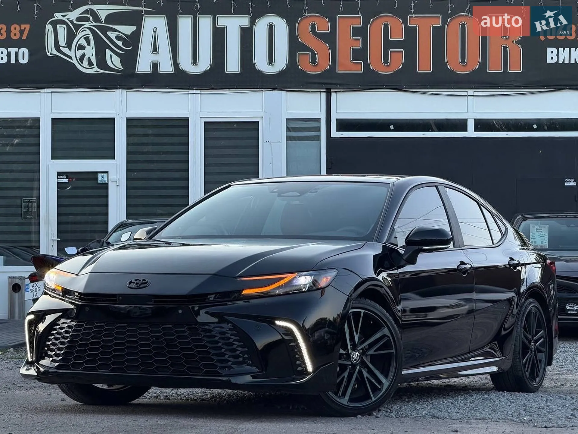 2025 Toyota Camry - фото 1