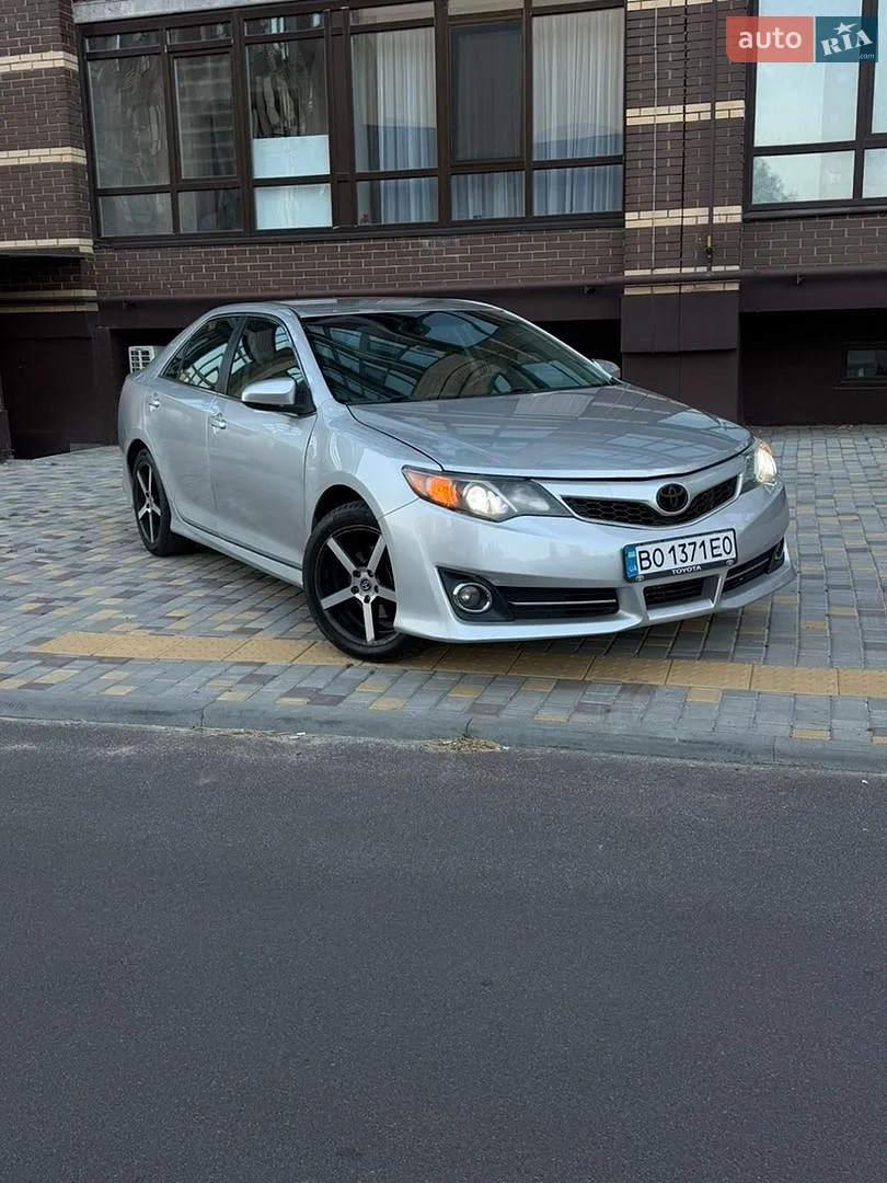 2014 Toyota Camry - фото 1
