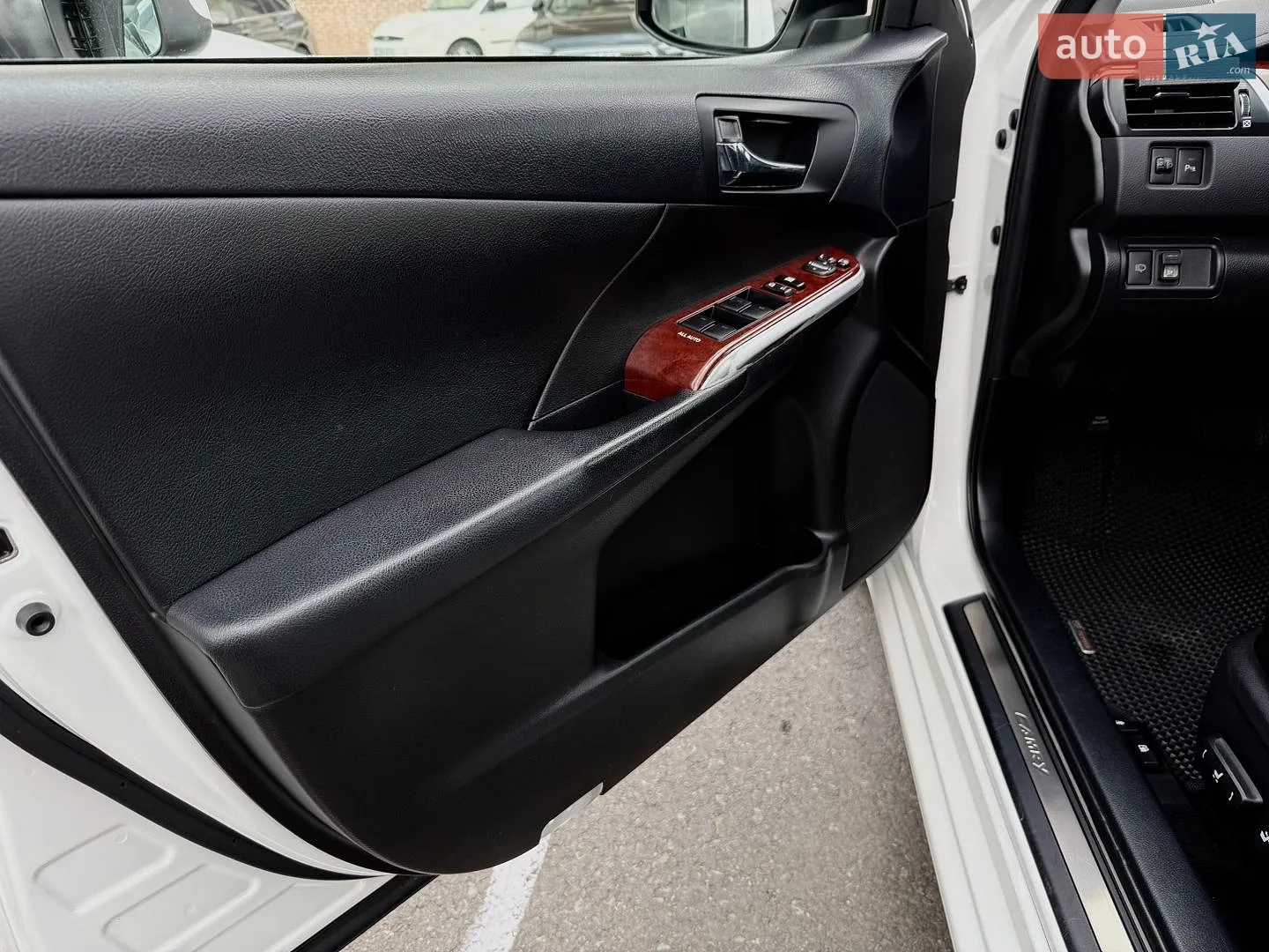 2011 Toyota Camry - мініатюра 30