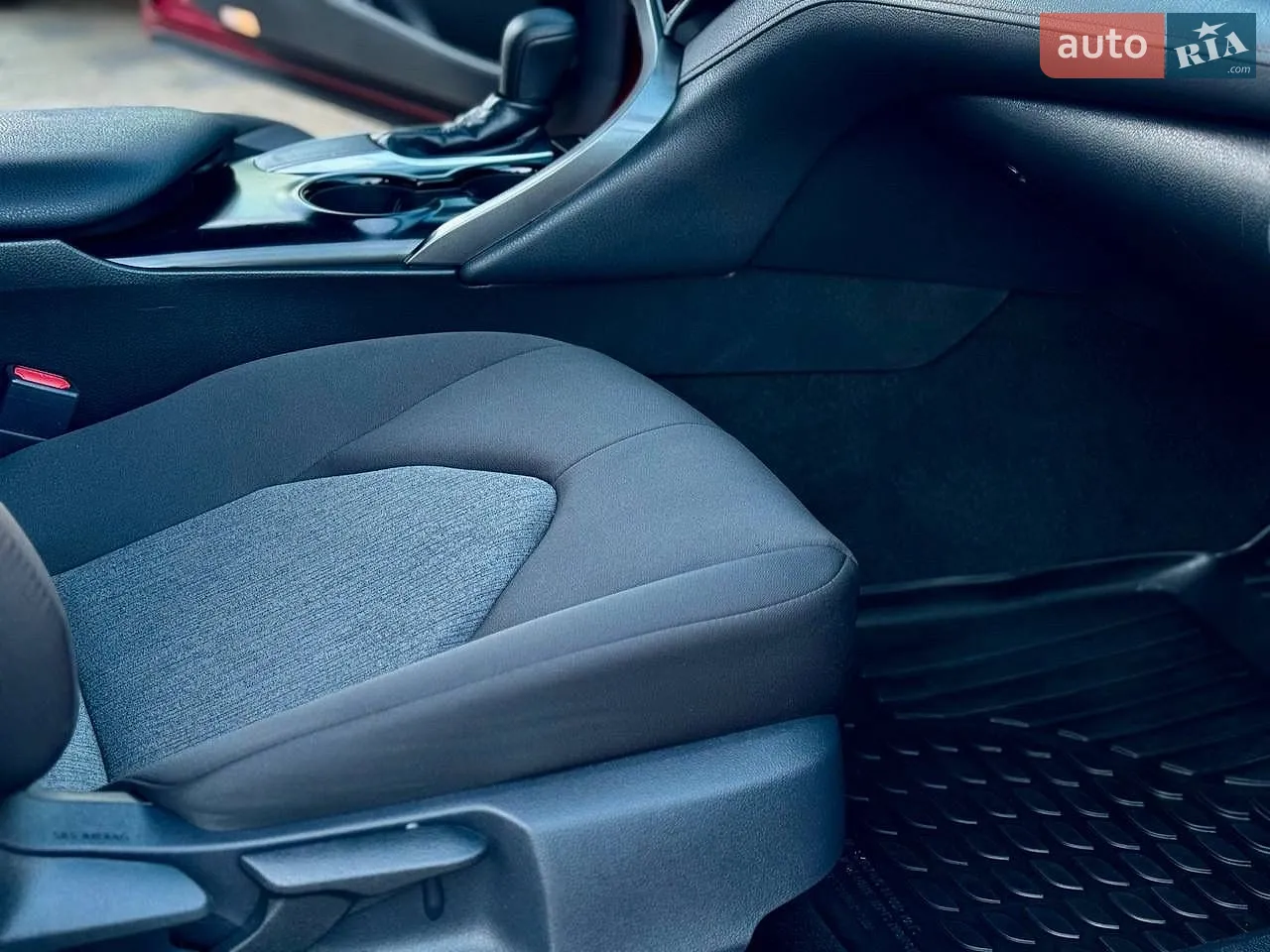 2018 Toyota Camry - мініатюра 18