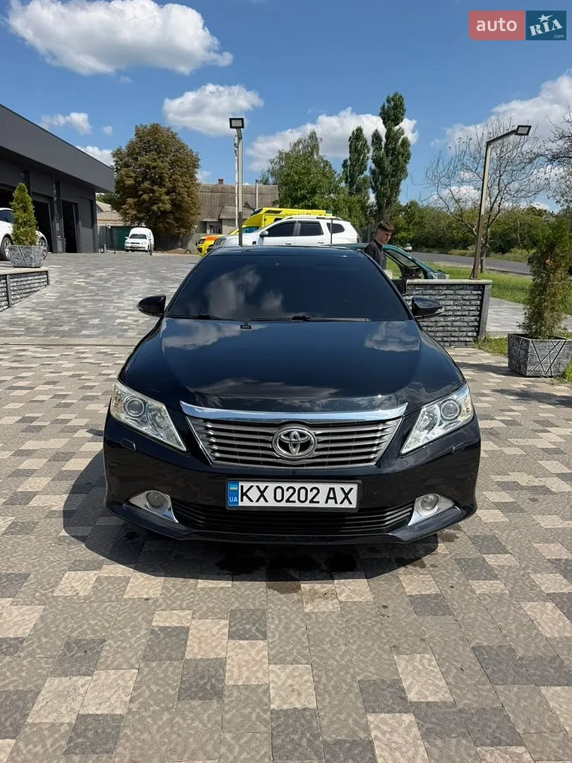 2011 Toyota Camry - фото 1