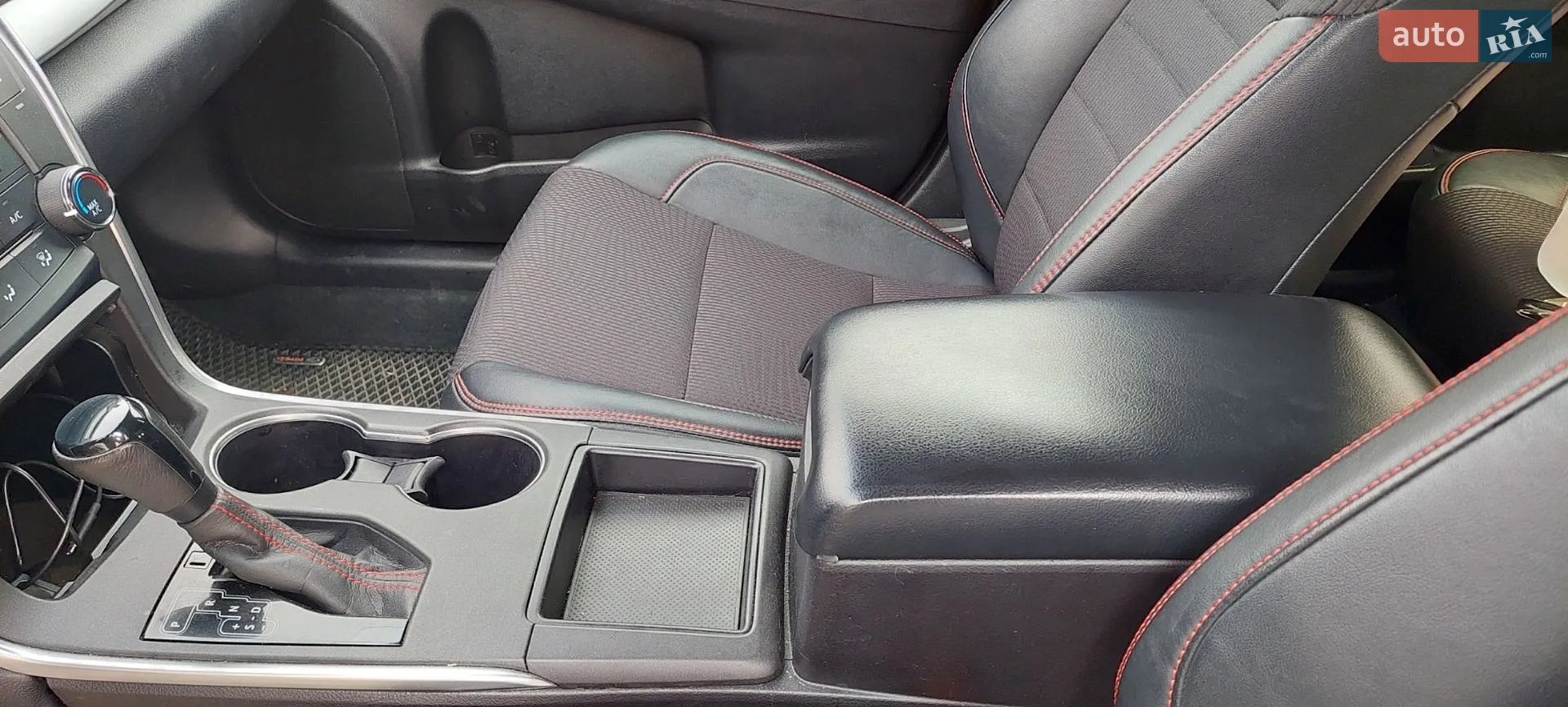2016 Toyota Camry - мініатюра 21