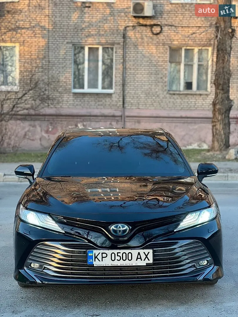 2020 Toyota Camry - фото 1