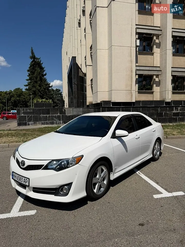 2013 Toyota Camry - мініатюра 21