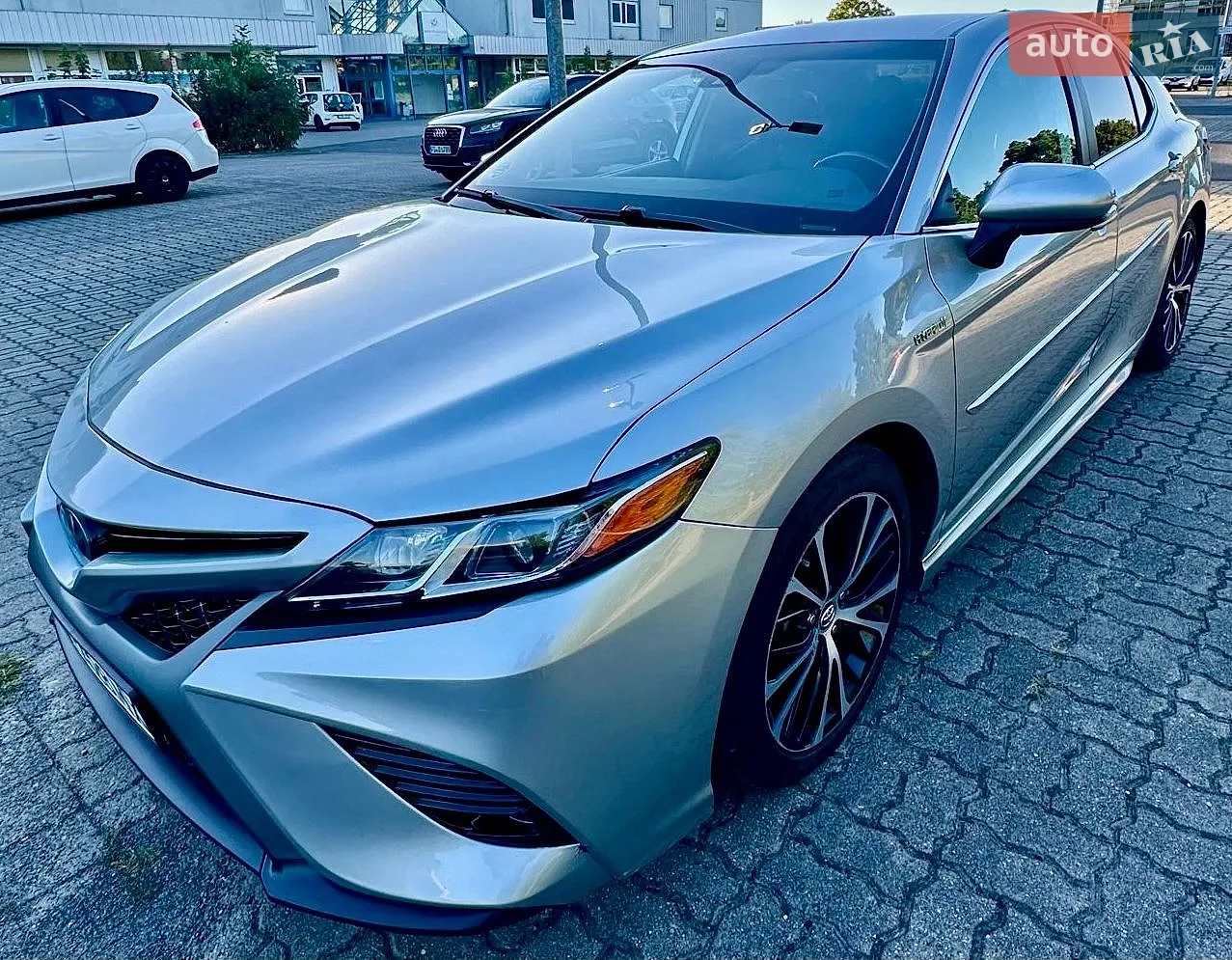 2019 Toyota Camry - фото 1