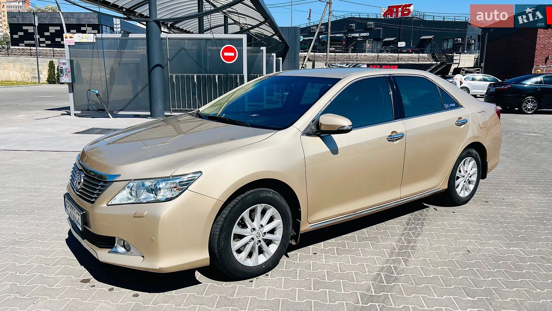 2011 Toyota Camry - фото 1