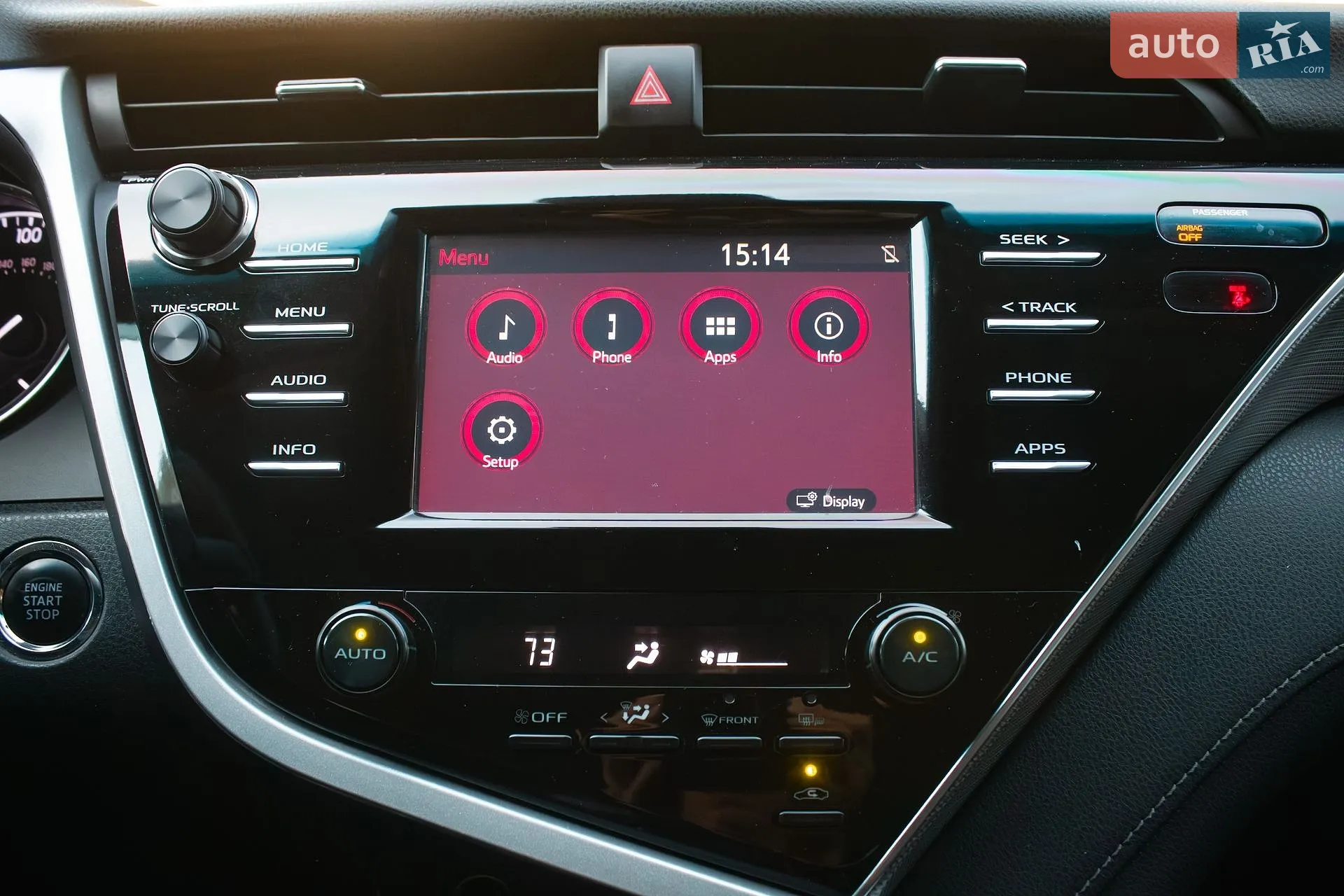 2018 Toyota Camry - мініатюра 17