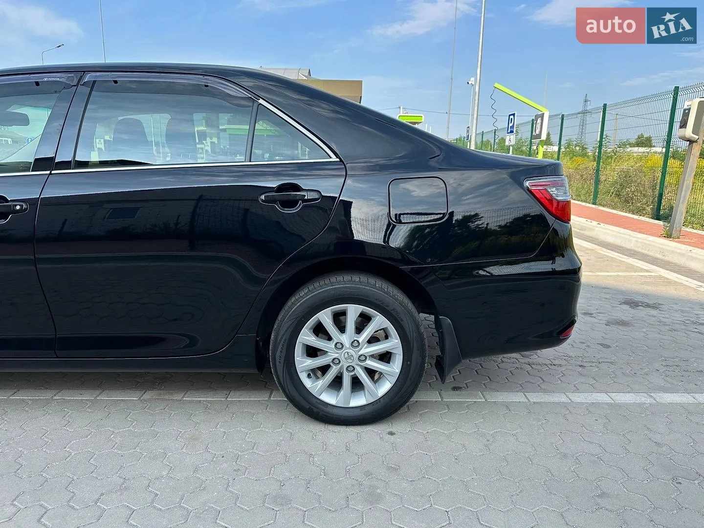 2016 Toyota Camry - мініатюра 18