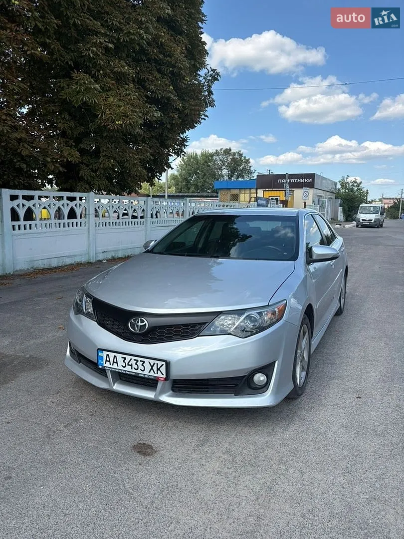 2014 Toyota Camry - фото 1
