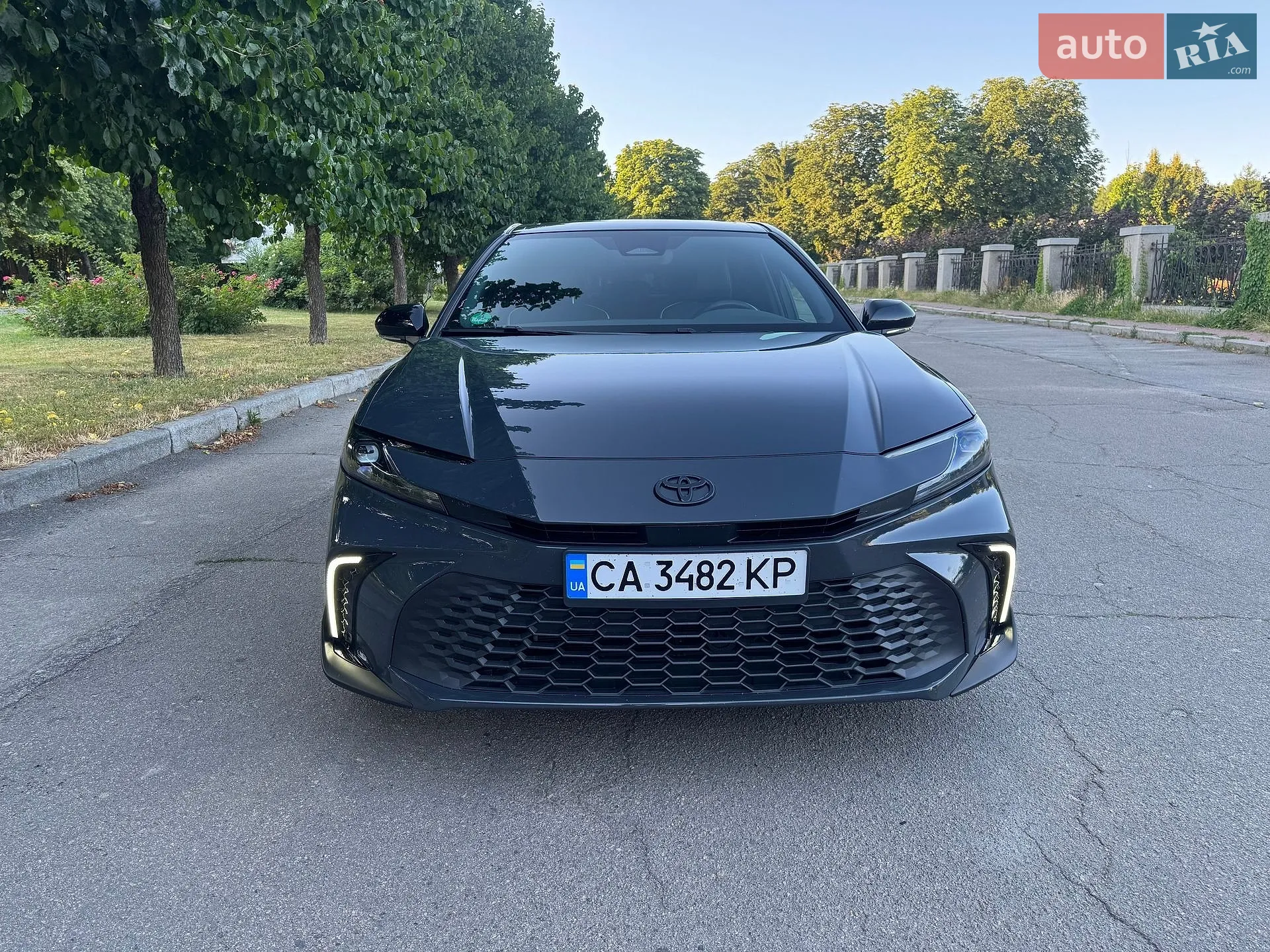2025 Toyota Camry - мініатюра 2