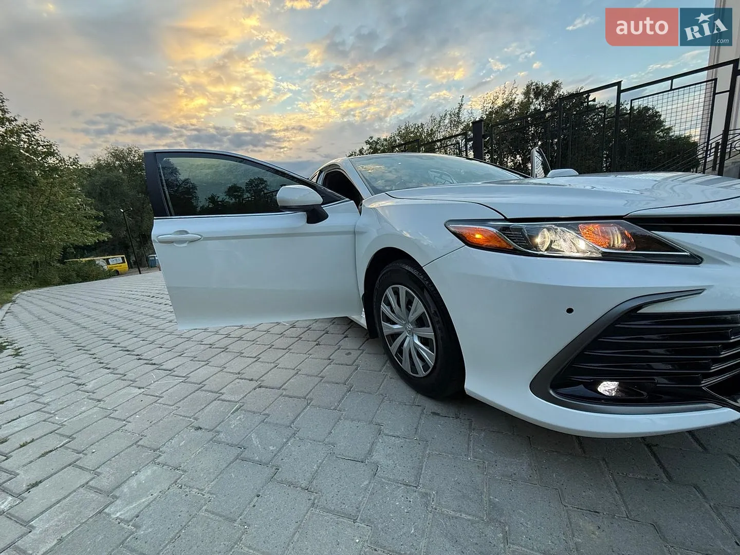 2023 Toyota Camry - мініатюра 3