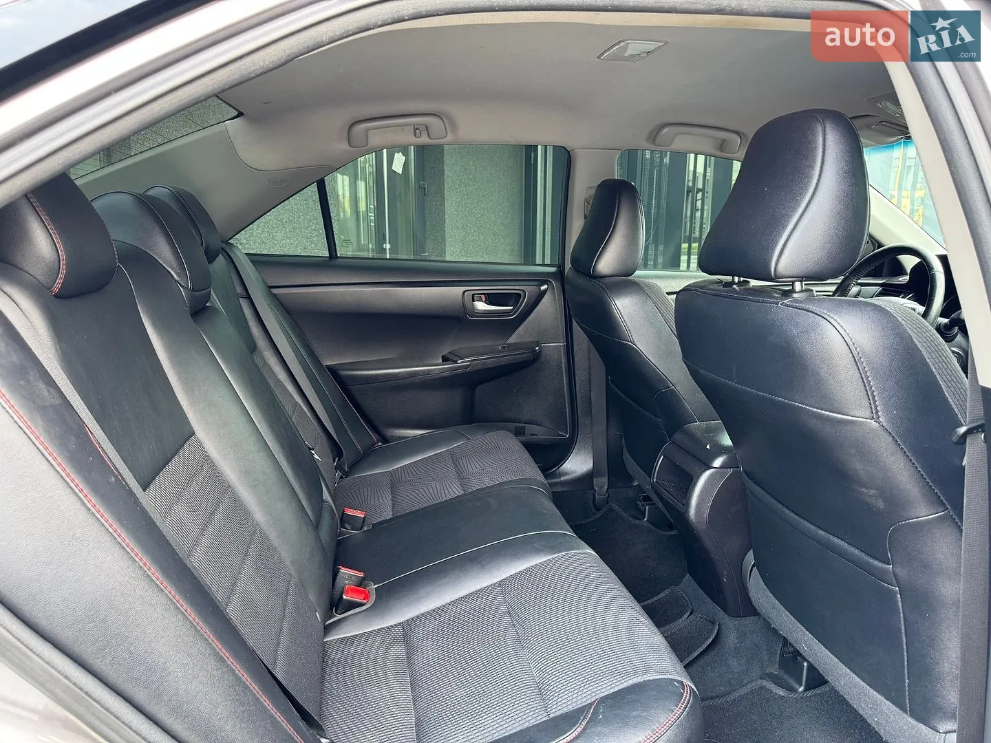 2016 Toyota Camry - мініатюра 17