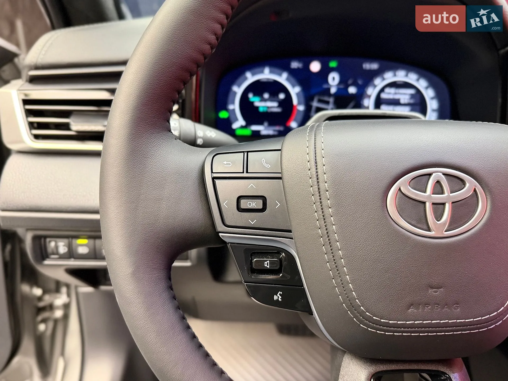 2025 Toyota Camry - мініатюра 32