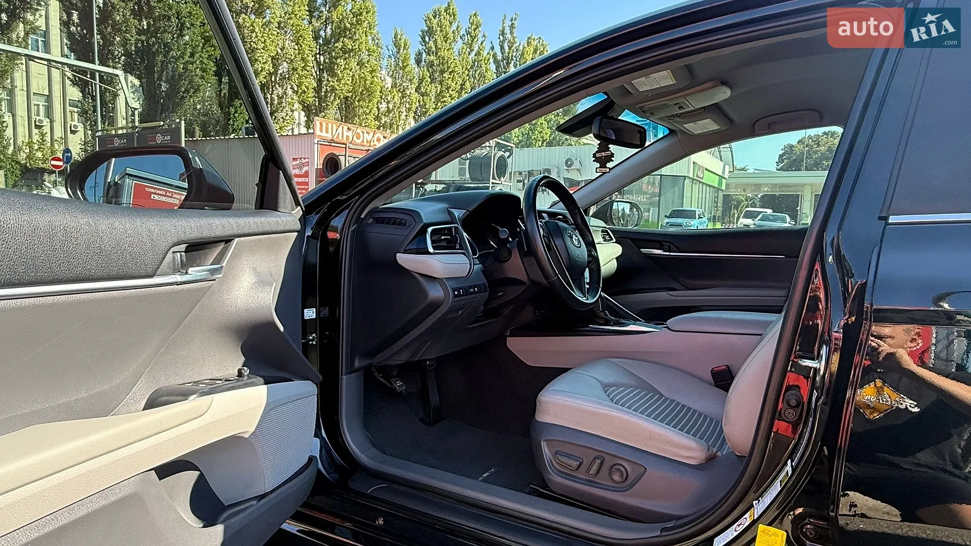 2018 Toyota Camry - мініатюра 18