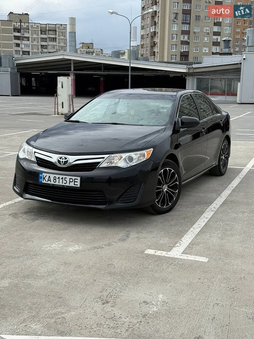 2011 Toyota Camry - фото 1