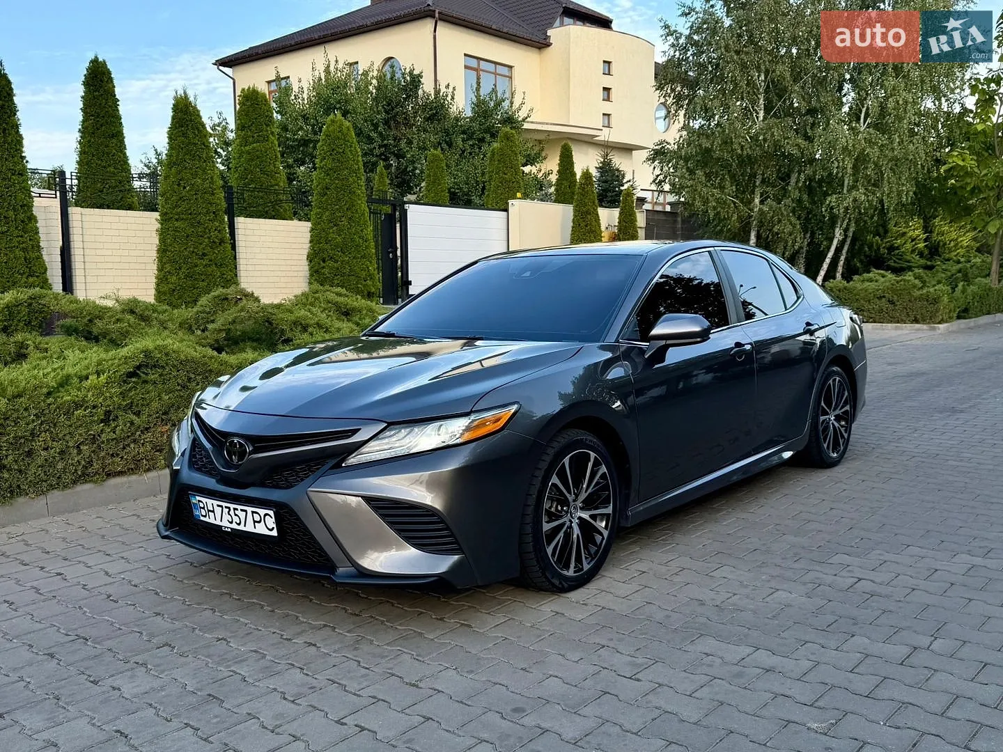 2019 Toyota Camry - мініатюра 2