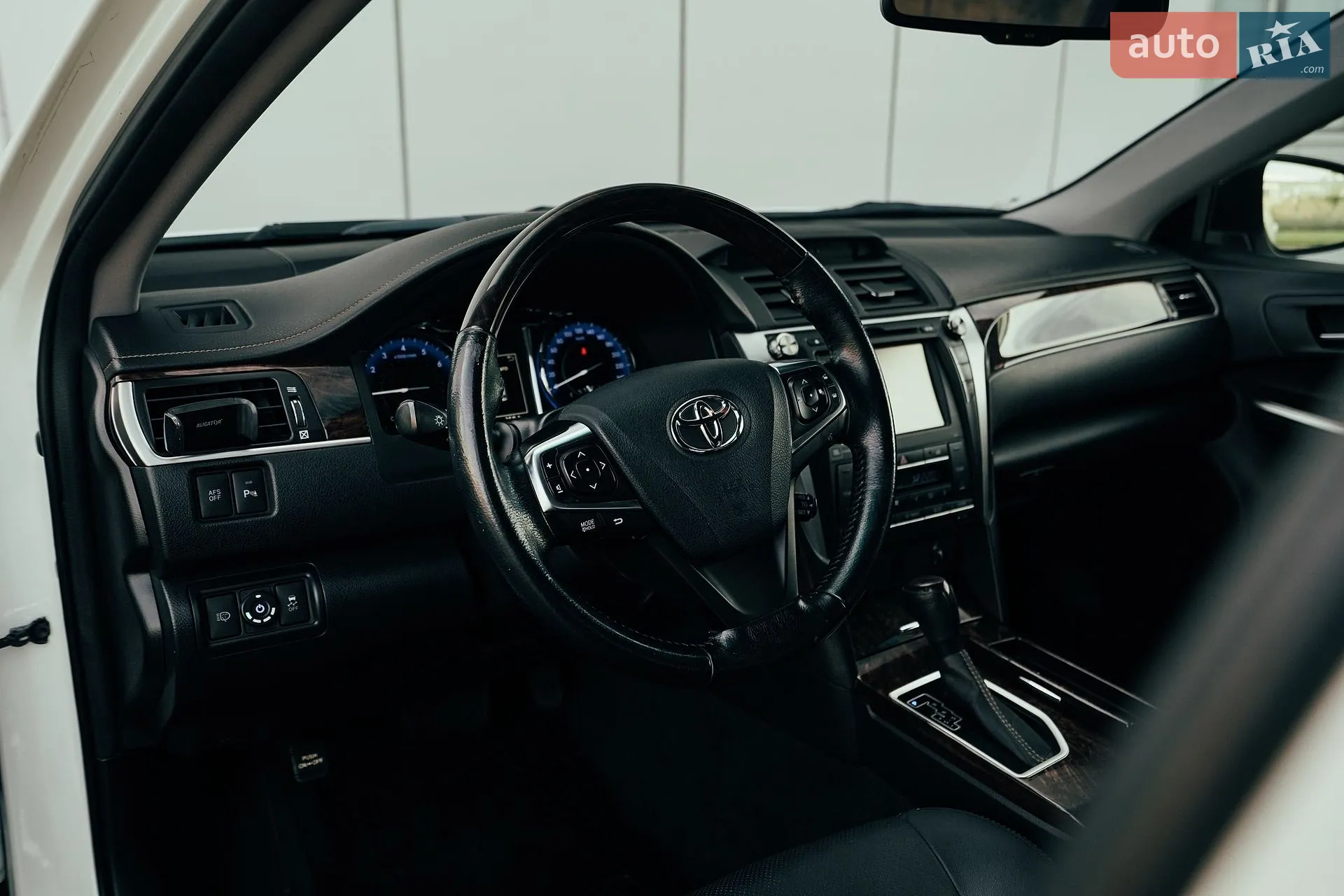 2016 Toyota Camry - мініатюра 32