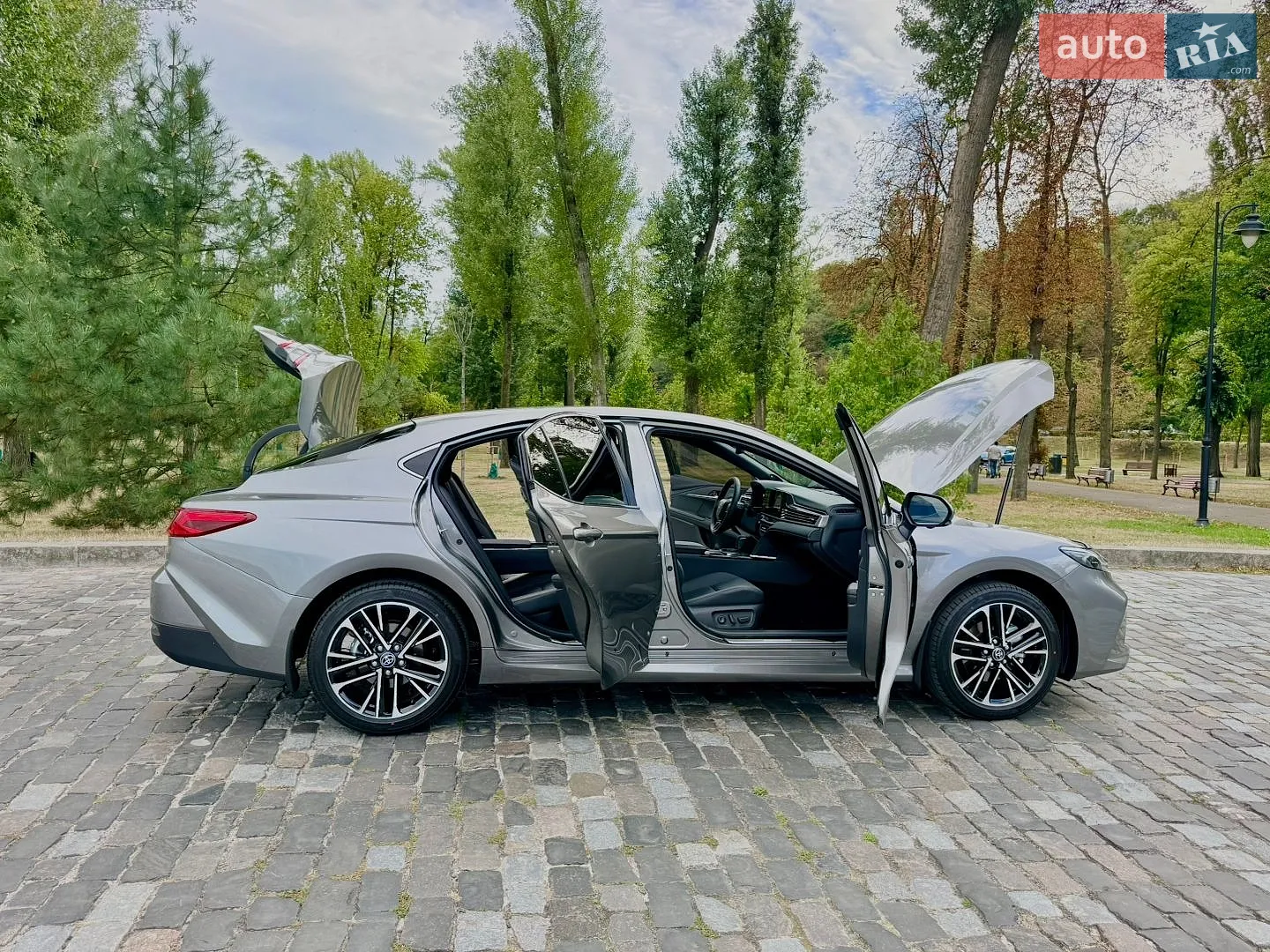 2026 Toyota Camry - мініатюра 215